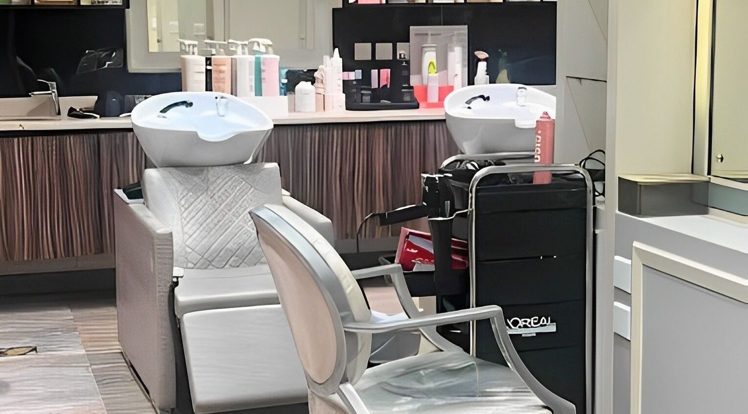 Modern hair washing station at Mubrad Salon صالون مبرد, الدمام, SA, ready for a relaxing beauty experience.