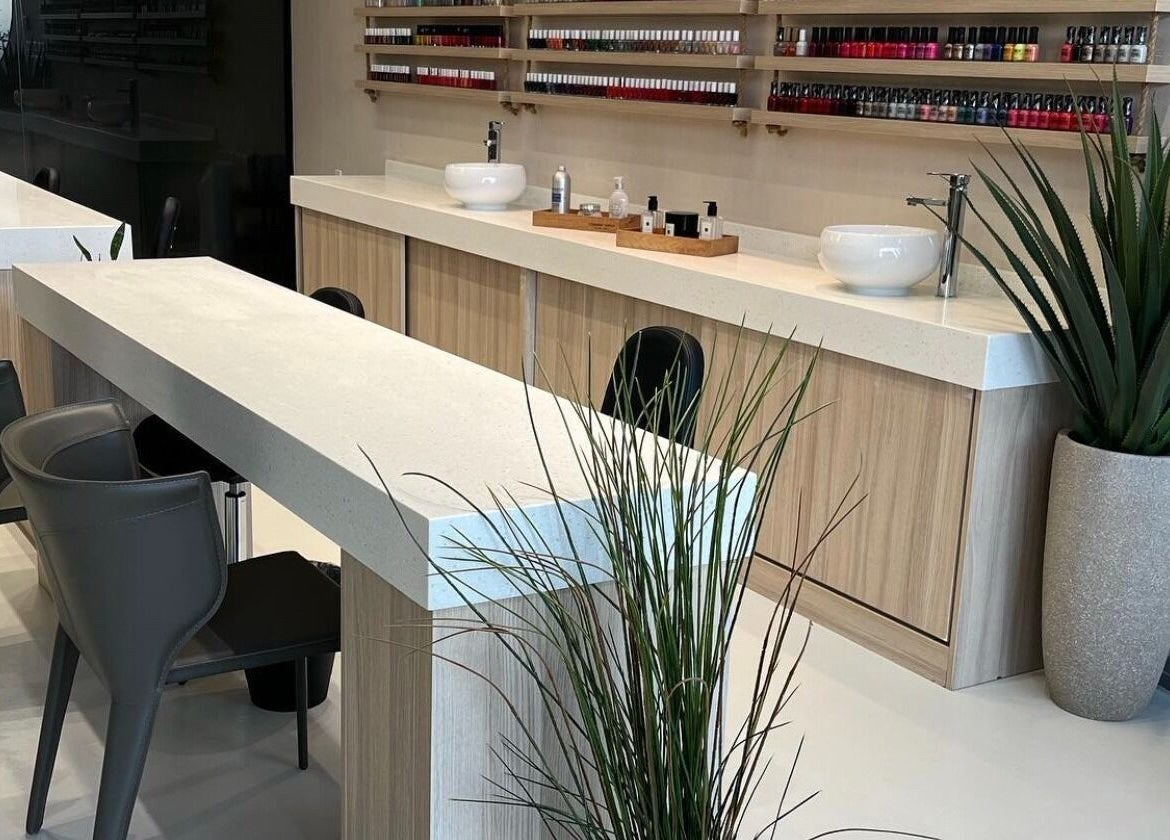 Modern nail station at Mubrad Salon صالون مبرد, الدمام, SA with stylish seating and plant decor.