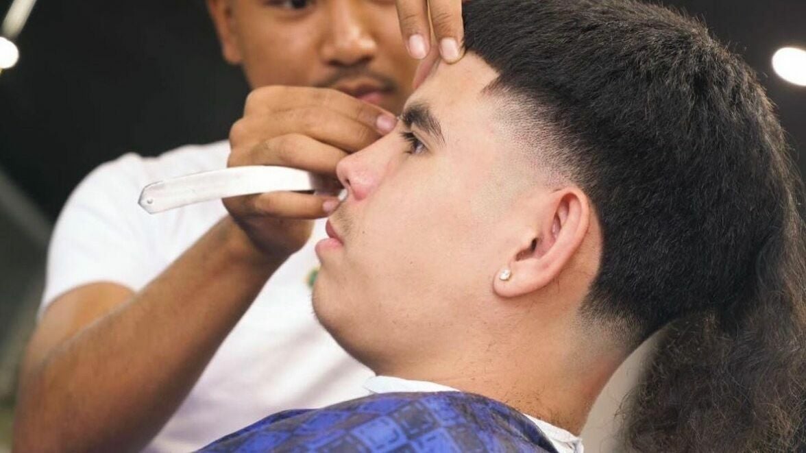 Deer Park barber gives 100 kids free haircut for first day of school