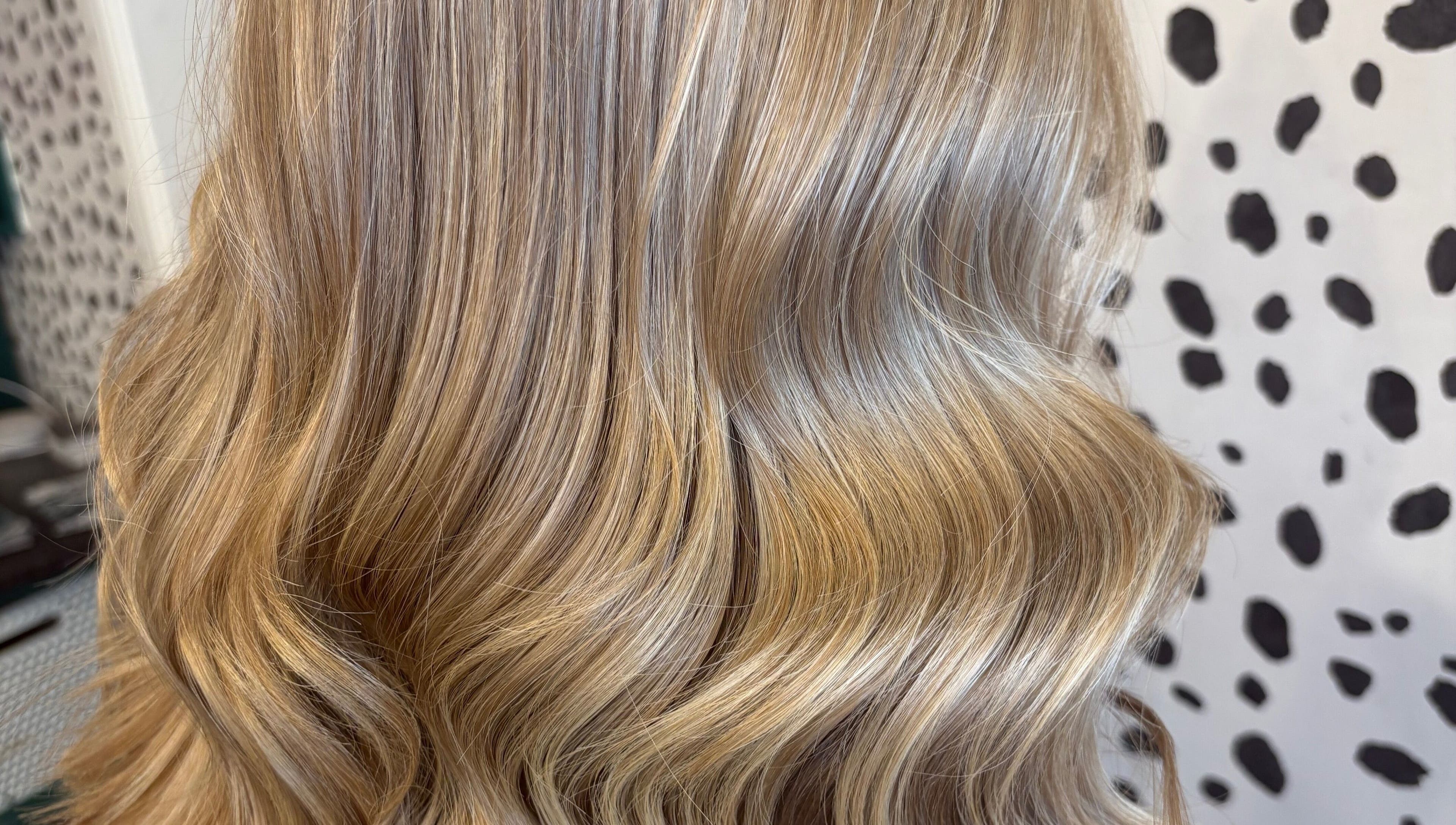 Elegant blonde waves styled at Justine’s Hair and Barbering in Elgin, Scotland, GB showcasing expert hair techniques.