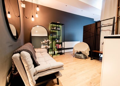 Inviting lounge at Studio Luune in London, England, GB with modern decor and soft lighting.