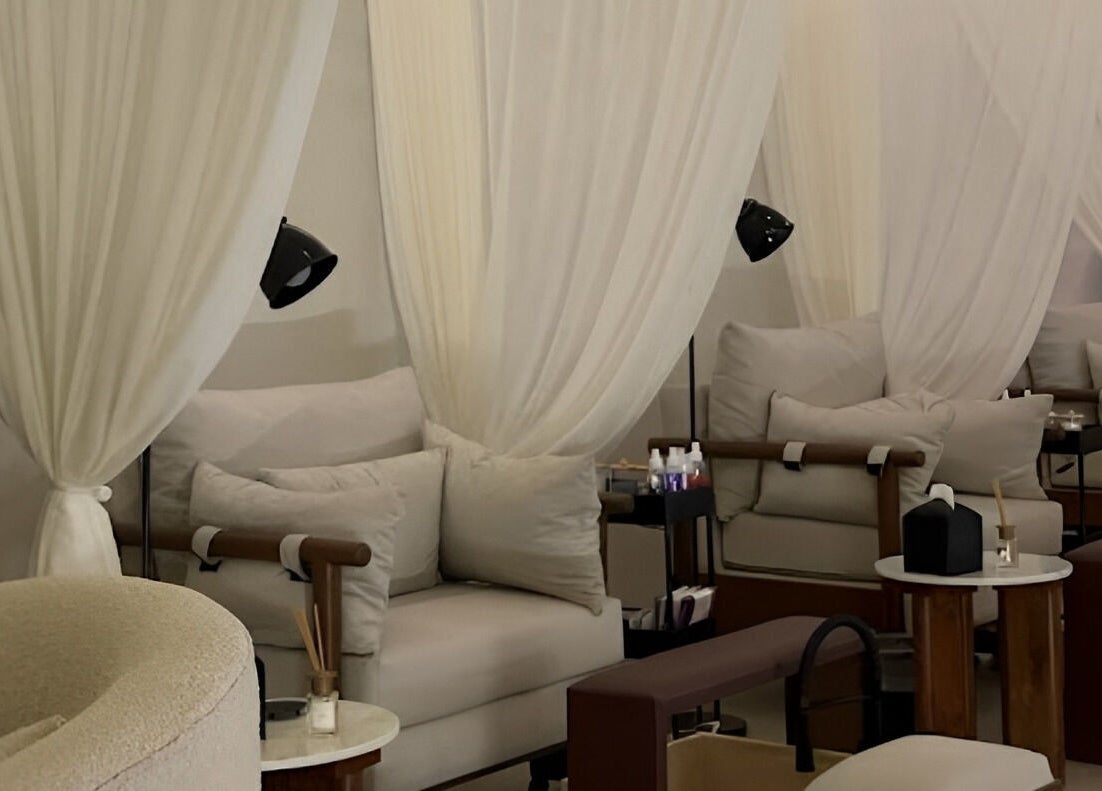 Luxury seating area at Nola Head Spa and Salon, Riyadh, Riyadh Province, SA with plush chairs and soft lighting.