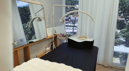 Cozy beauty room at HIME STUDIO / He Mēi “姫” in Singapore, SG with treatment bed and elegant decor.