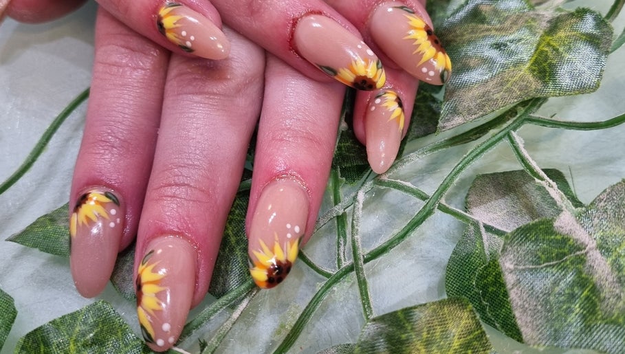 Sabrinas nail bar изображение 1