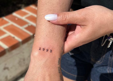 Tatuagem de 1993 no pulso em Kassya Kemilly Beauty and Tattoo, Linda-a-velha, Lisboa, PT.
