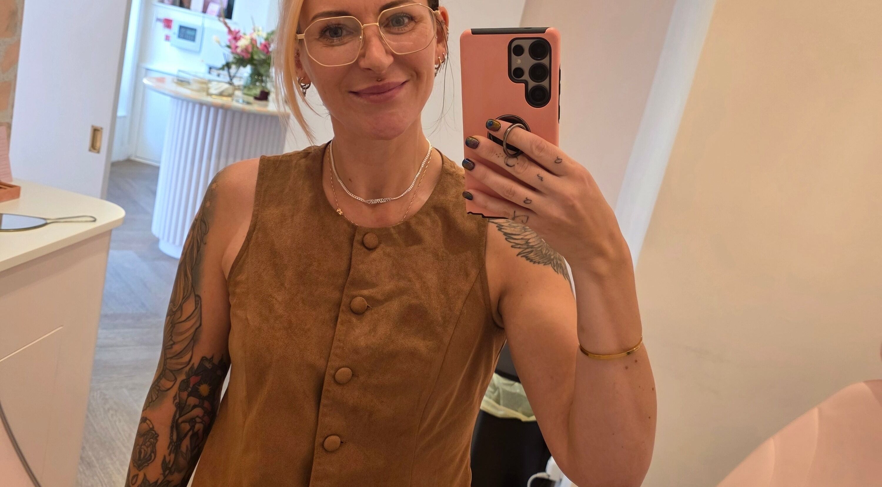 Thirteen Roses • Piercing by Danielle, Broxburn, Scotland, GB welcoming interior and mirror reflection.