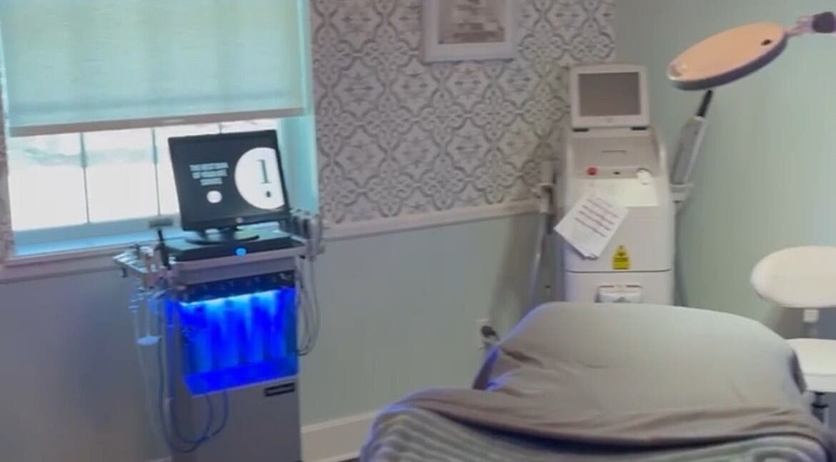 Relaxing treatment room at The Skin Institute, Ocean Springs, Mississippi with modern equipment and soothing decor.