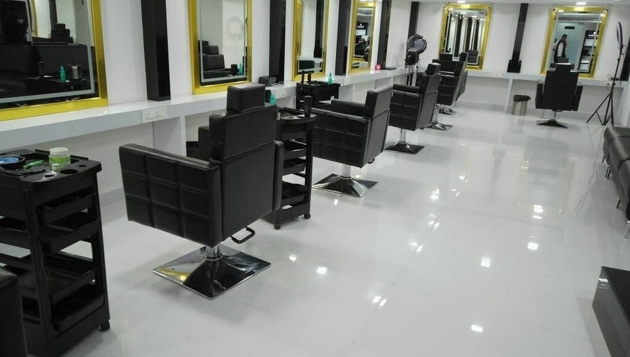 Lyra Salon, Calicut image 1