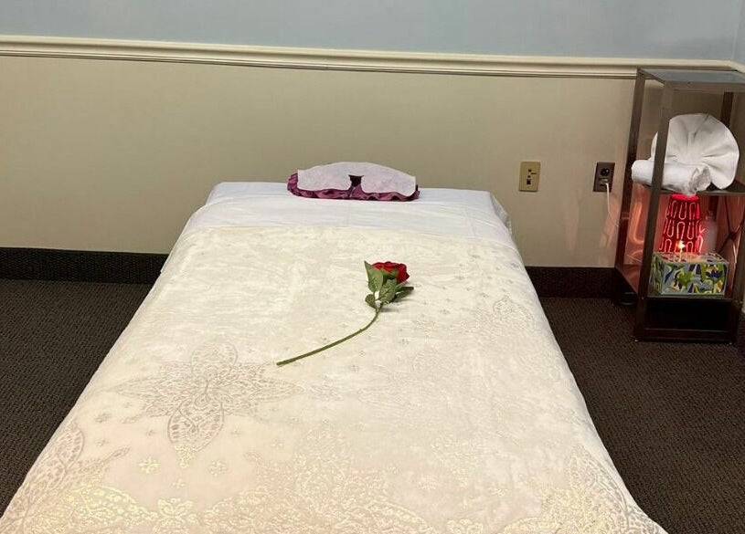 Tranquil massage room at RTC Massage, Reston, Virginia, US with a rose on the bed for relaxation.