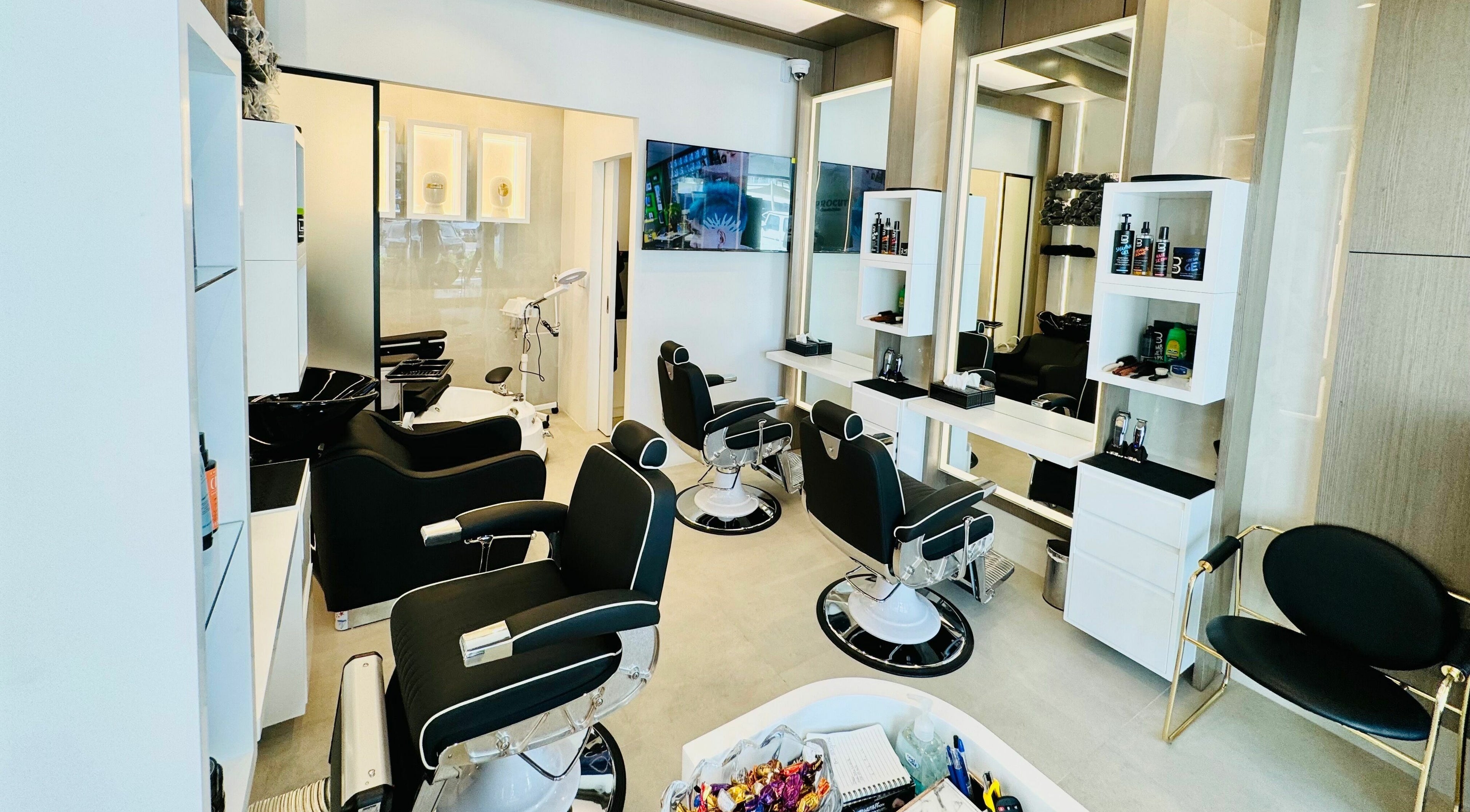 Sleek interior of Procut Gents Salon in دبي, دبي, AE, showcasing modern barber chairs and styling stations.