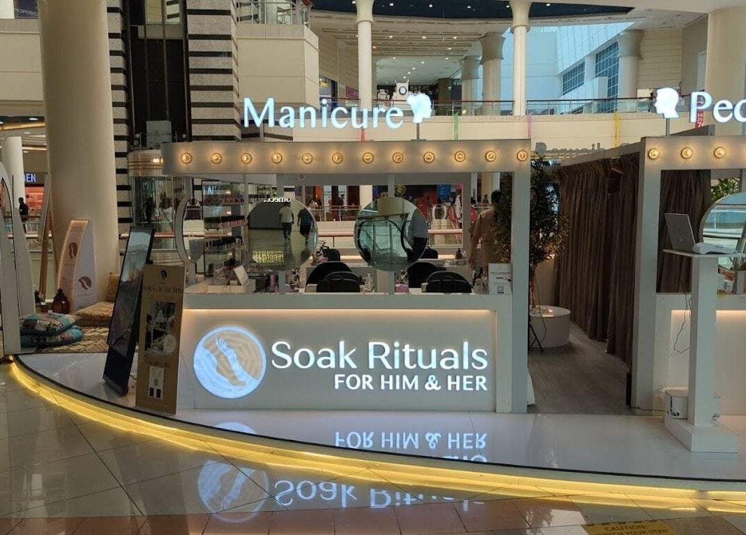 Nails Rituals Kiosk For Him & Her located in Abu Dhabi, AE offers premium manicure and pedicure services.