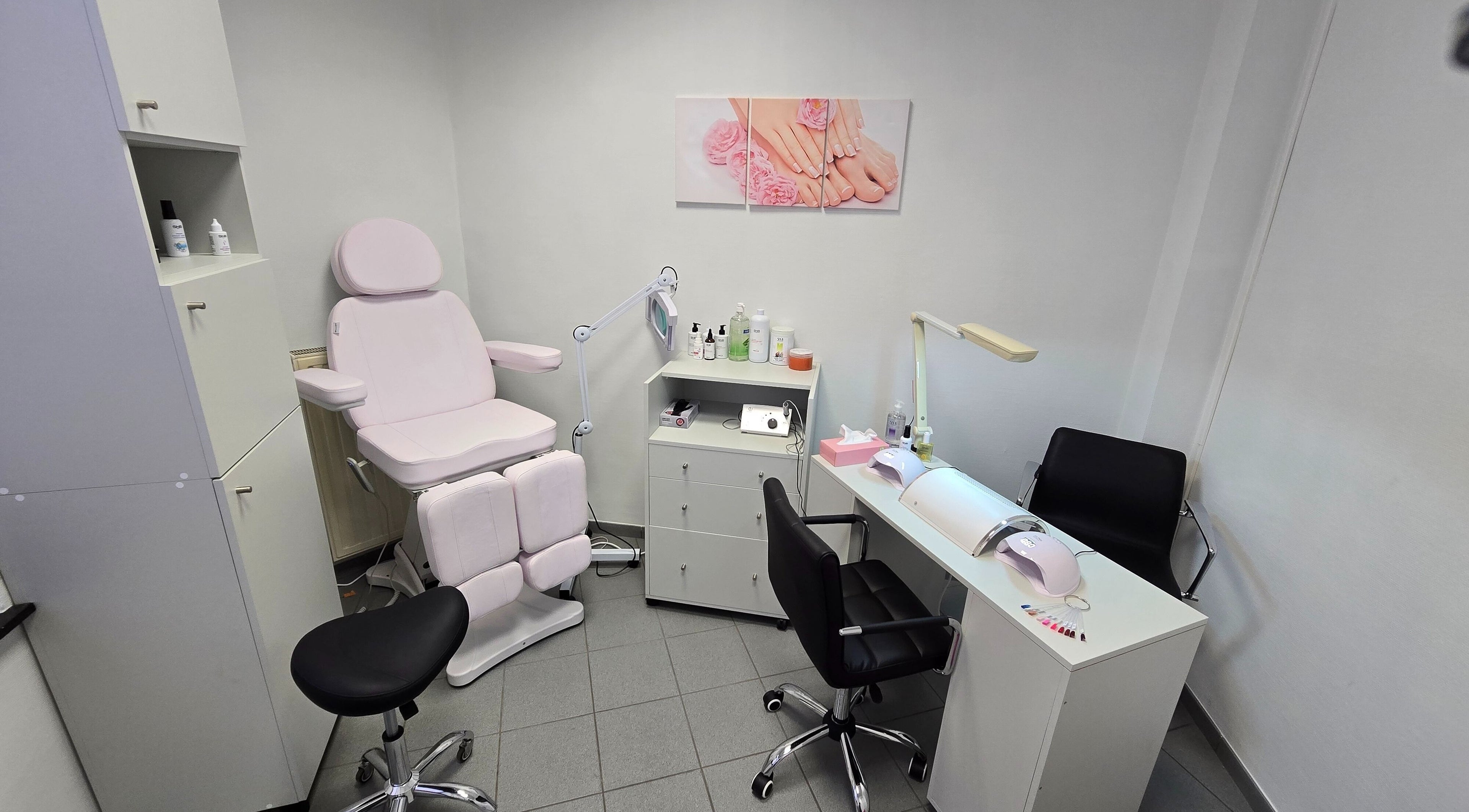 Salle de soins moderne chez Yuliyana Soins & Style à Gembloux, Région Wallonne, BE.