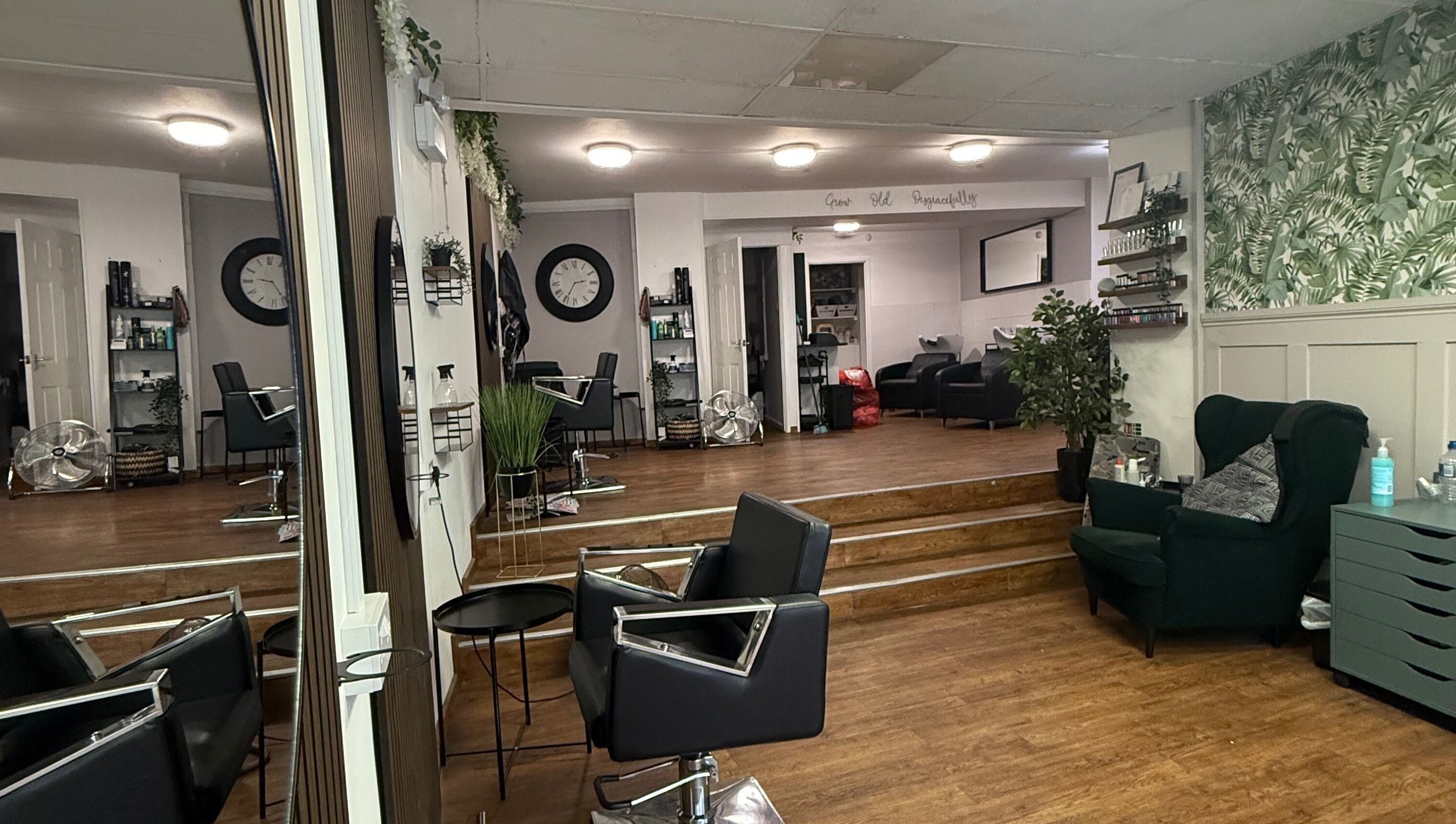 Interior of Keelys, a stylish beauty salon in Faringdon, England, GB with modern chairs and elegant decor.