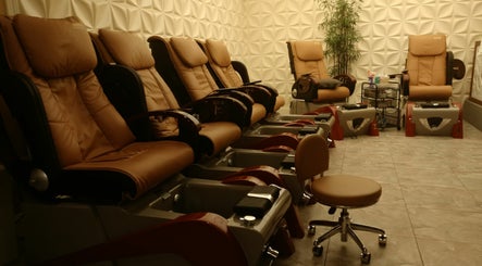 Luxx Nails and Spa image 3