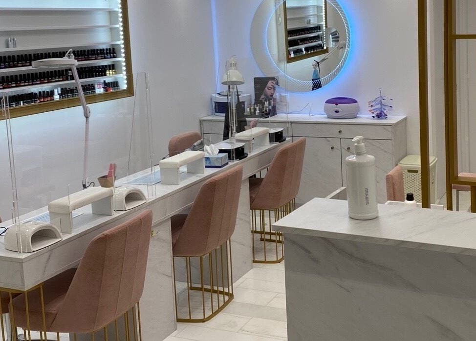 Εσωτερικό DIELLANAILS Beauty - Bar Glyfada, μοντέρνο σαλόνι νυχιών στη Γλυφάδα, GR.