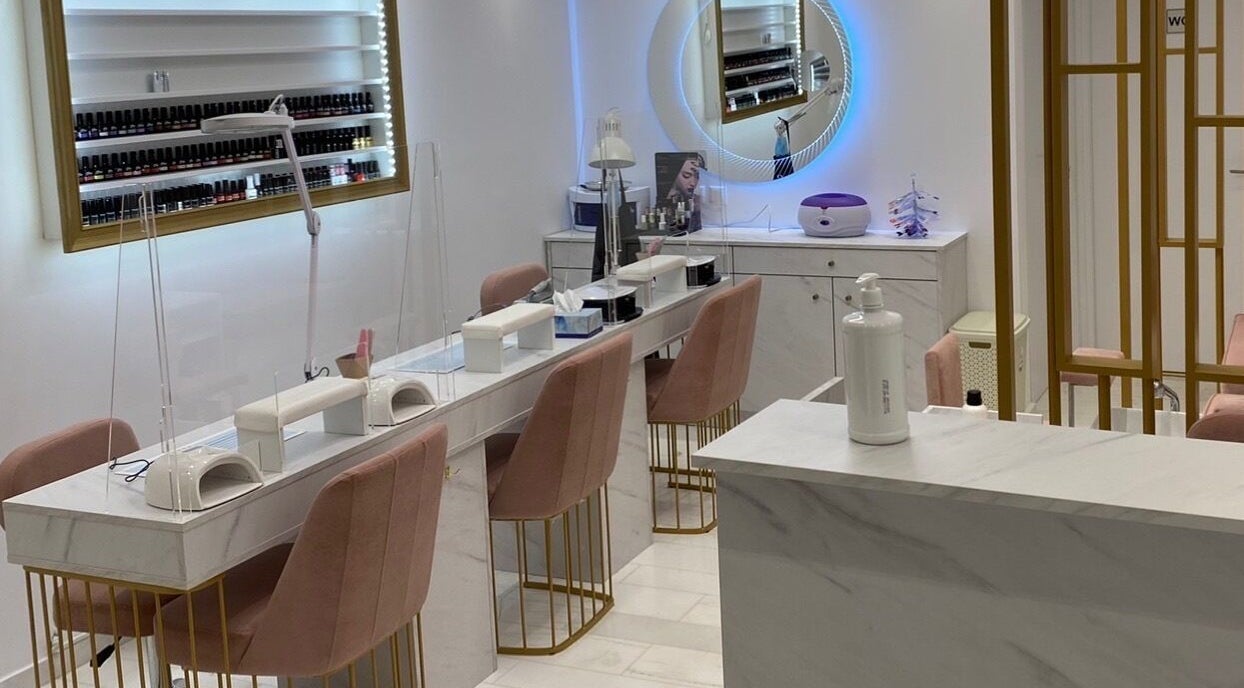 Εσωτερικό DIELLANAILS Beauty - Bar Glyfada, μοντέρνο σαλόνι νυχιών στη Γλυφάδα, GR.