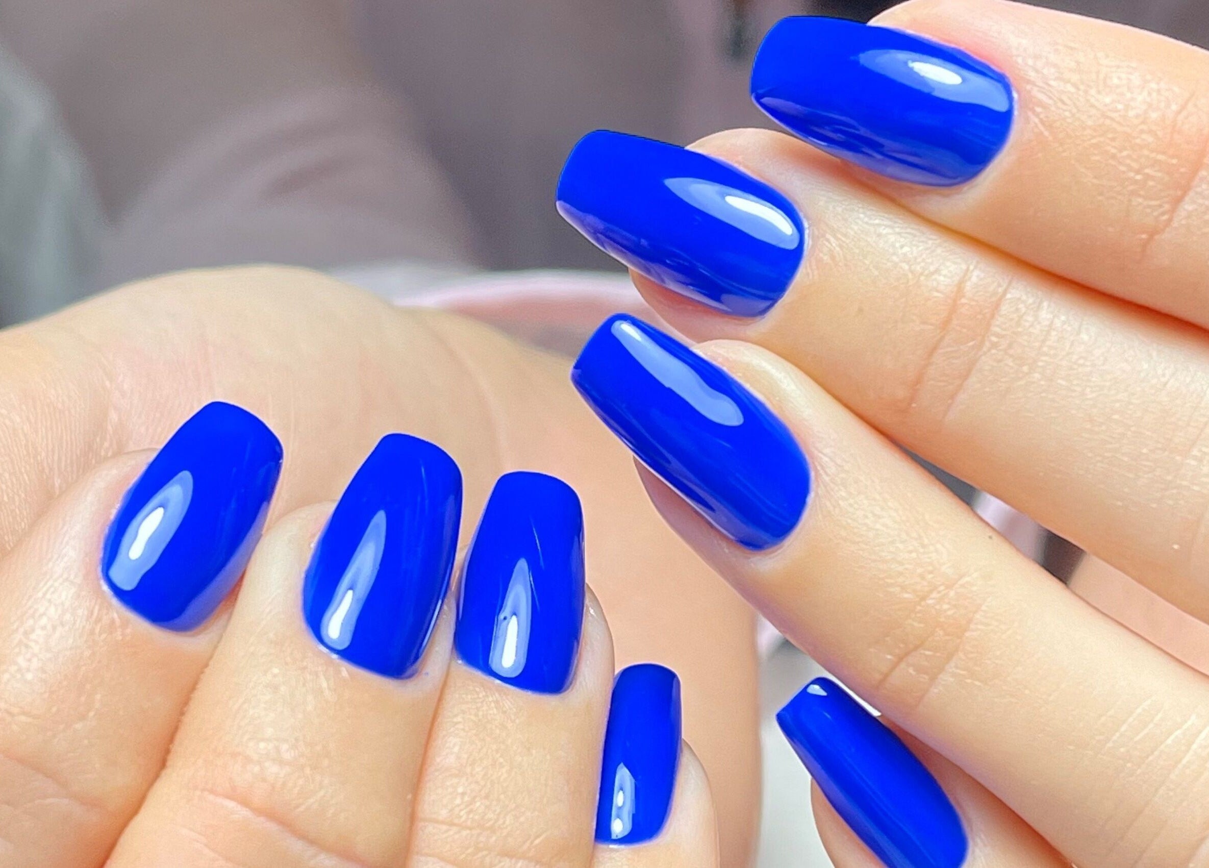 Ηλεκτρικό μπλε νύχια στο DIELLANAILS Beauty - Bar Glyfada, Glifada, GR.