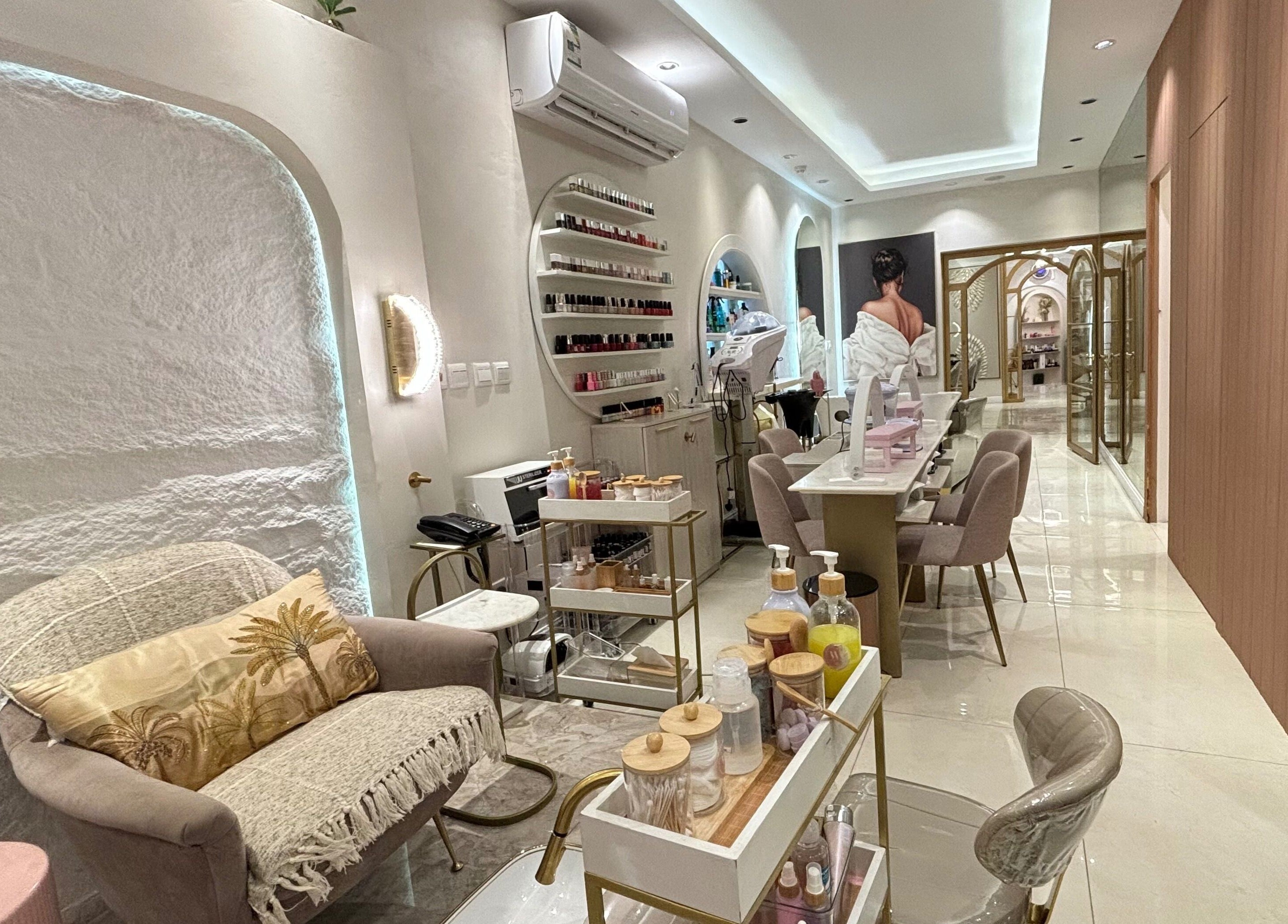 Chic interior of Wafaa Altamayoz beauty salon in Jeddah, Makkah Province, SA, featuring stylish seating and nail products.