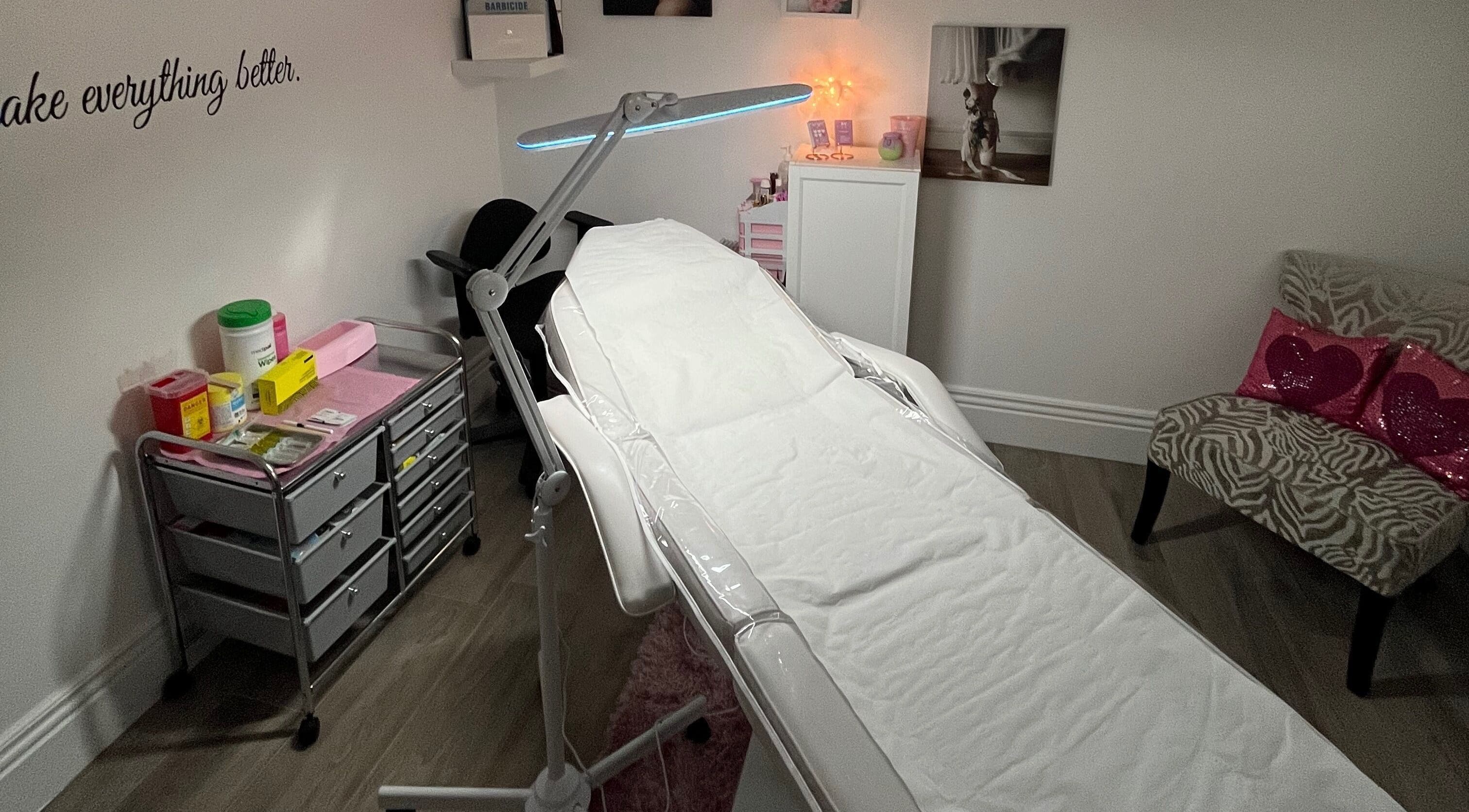 Avenue 29 Aesthetics & Beauty's elegant treatment room in Hornchurch, England, GB, featuring a plush treatment chair.