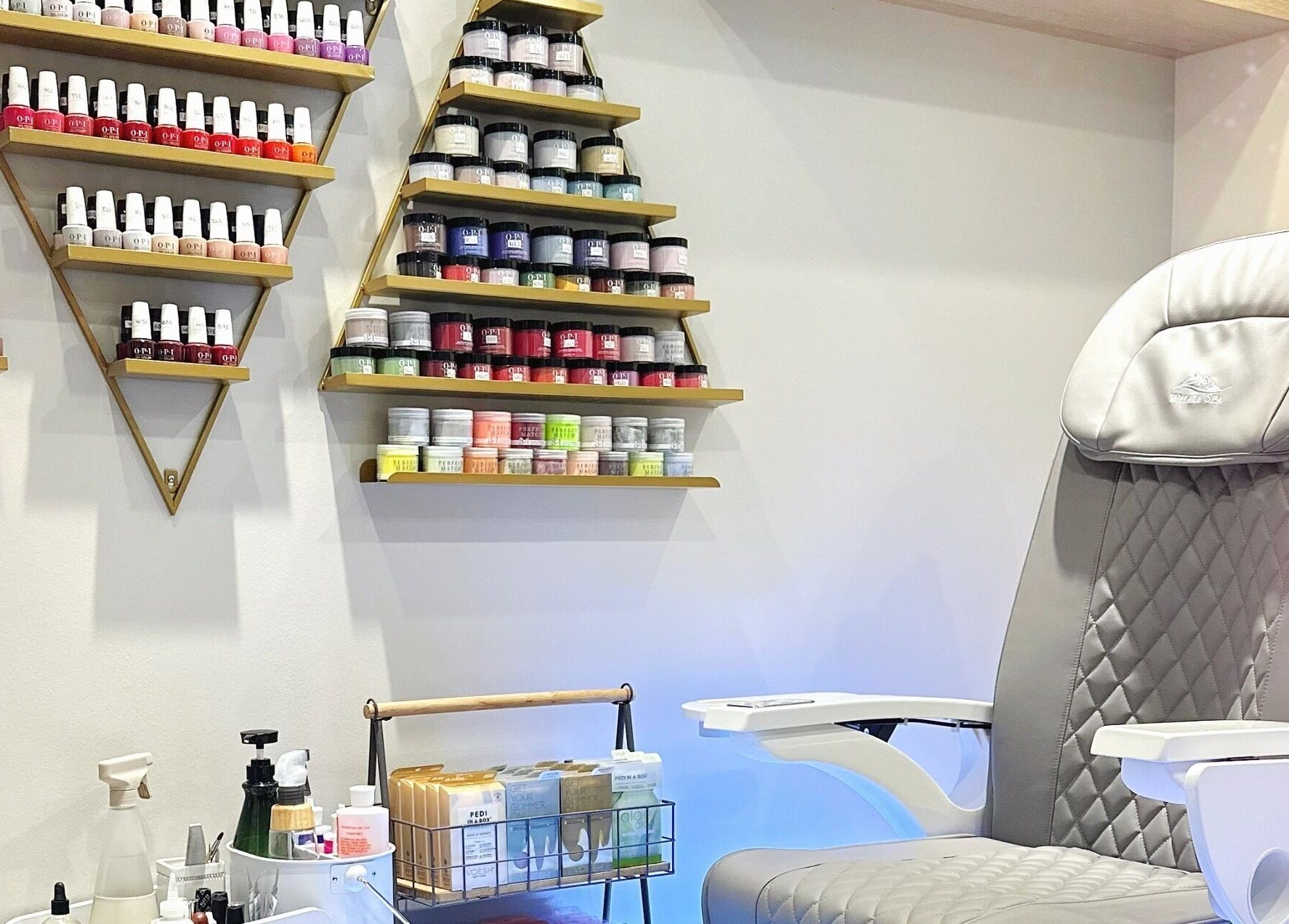 Glam E Nails salon in Arlington, Virginia, US features a luxurious pedicure chair and vibrant polish selection.