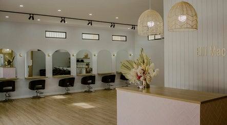 Elli Mac Salon