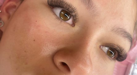 Closeup of expertly applied lashes at BeautyLuxe Lash Bar, Horsley, New South Wales, AU.