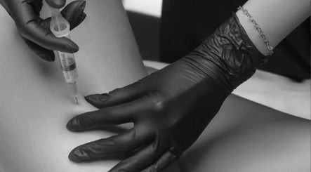 Skin Deep Aesthetics – obraz 2