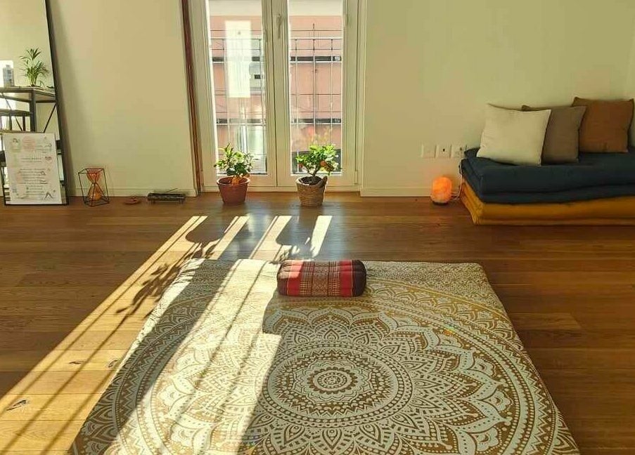 Cozy yoga space at Studio Mudita Locarno featuring natural light and cushions, Locarno, Ticino, CH.