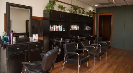 Hair Lounge 717 – kuva 2