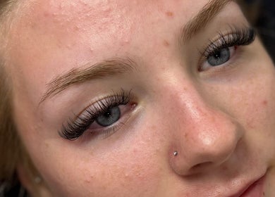 Close-up of stunning eyelash extensions at ES Lash and Beauty, Kidderminster, England, GB.