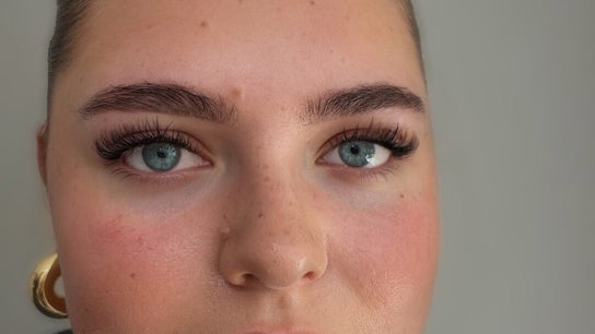 A Lashes & Brows