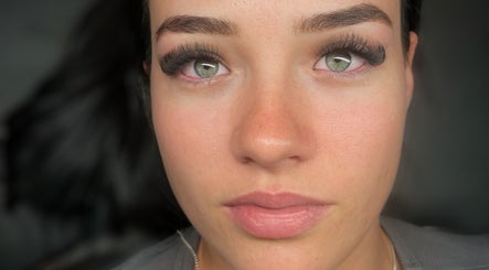 Immagine 2, A Lashes & Brows