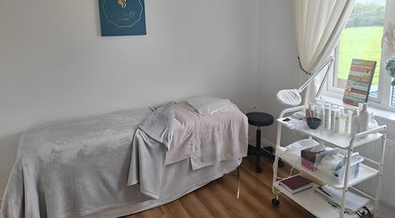 Skin Health by Edel imej 2