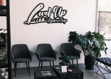 Modern waiting area at Level Up Barber Shop, Egkomi, Nicosia, CY with sleek decor and comfy seating.