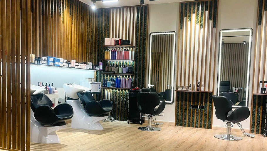 82 House Of Beauty Saloon – kuva 1