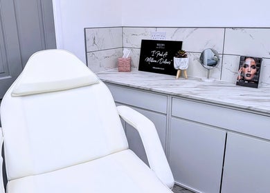 Luxurious treatment chair at New Age Aesthetics, Doncaster, England, GB, with elegant decor.