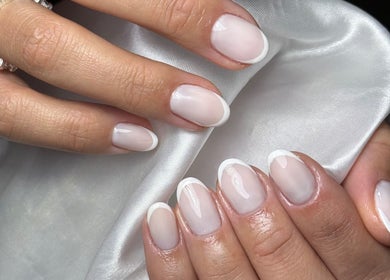 Unhas francesinhas impecáveis no Luana Martins Nails, Surfers Paradise, Queensland, AU.