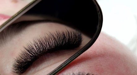 Tell-B Lash Academy image 3