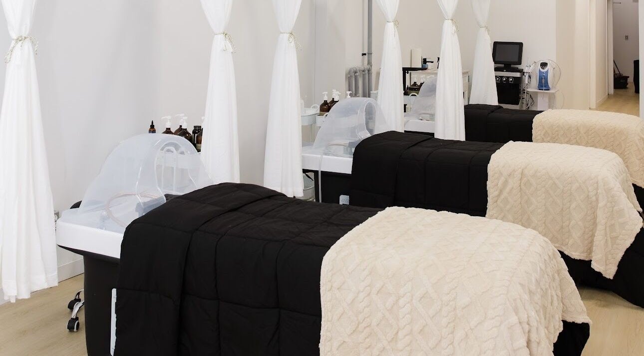 Tranquil spa beds at Dilaani Medical Aesthetics & Head Spa, Ottawa, Ontario, CA, offering a serene ambiance.