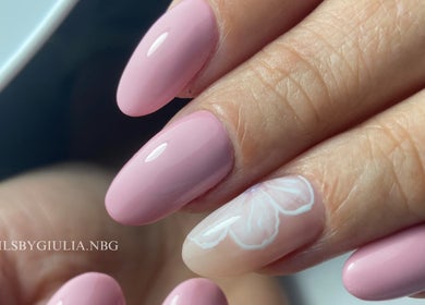 Beautiful pink nails with floral design at Nails by Giulia, London, England, GB.