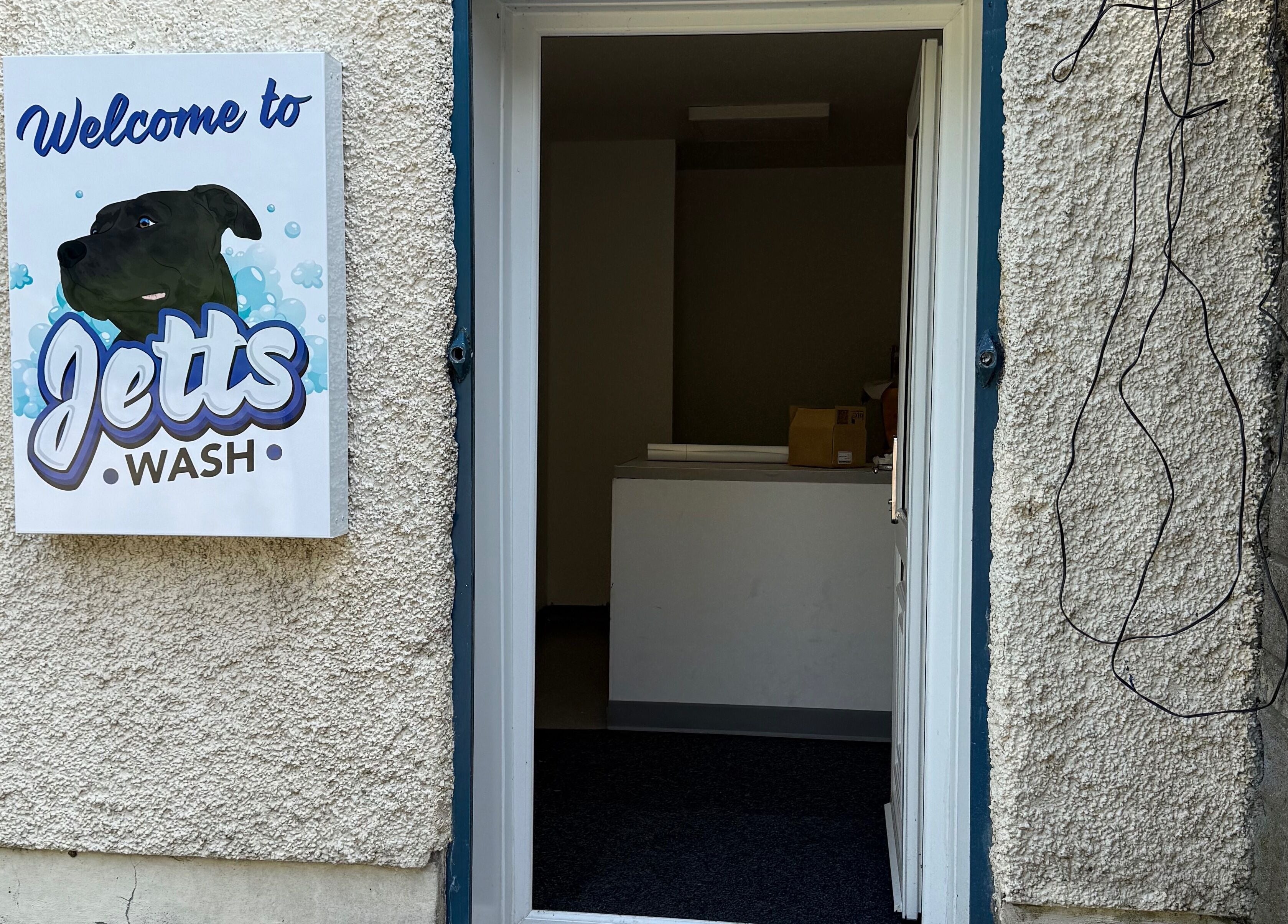 Entrance of Jetts Wash in Glasgow, Scotland, GB, featuring a welcoming sign.