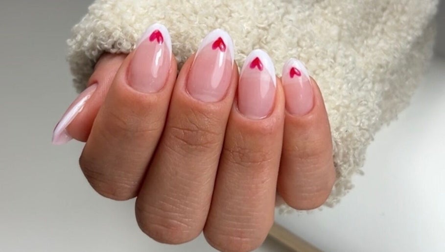 Image de ESSENTIAL nails & beauty 1