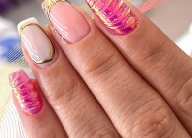 Manicura artística en Vinnhaz NAILS spa, Coacalco De Berriozabal, Estado De México, MX.
