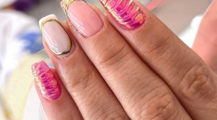Manicura artística en Vinnhaz NAILS spa, Coacalco De Berriozabal, Estado De México, MX.