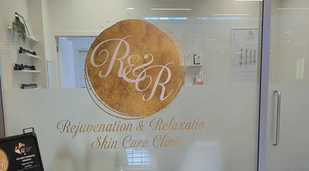 Entrance signage of R&R Skin Care Clinic, Auckland, NZ, depicting a welcoming ambiance.