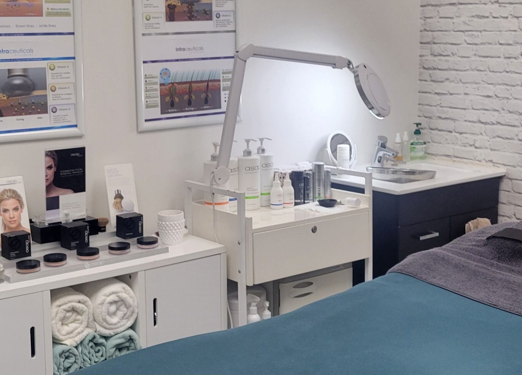 R&R Skin Care Clinic's serene treatment room in Auckland, NZ, featuring products and clean relaxation area.