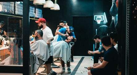 Bspoke Barbershop - Bay St – obraz 2