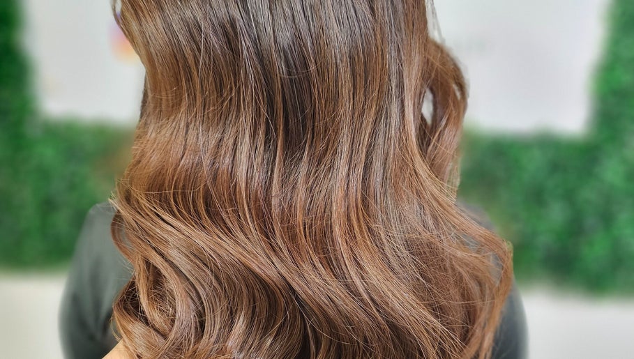 Geschmeidige braune Locken bei Andrea Hair Studio[Latein und multikultureller] in Bern, Bern, CH.