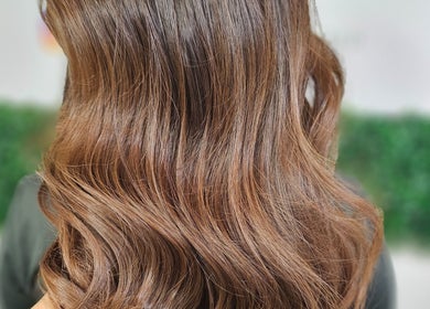 Geschmeidige braune Locken bei Andrea Hair Studio[Latein und multikultureller] in Bern, Bern, CH.