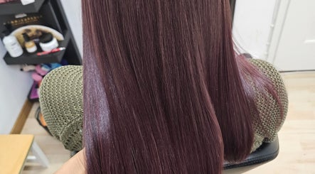 Langes, glattes Haar bei Andrea Hair Studio[Latein und multikultureller ] in Bern, Bern, CH.